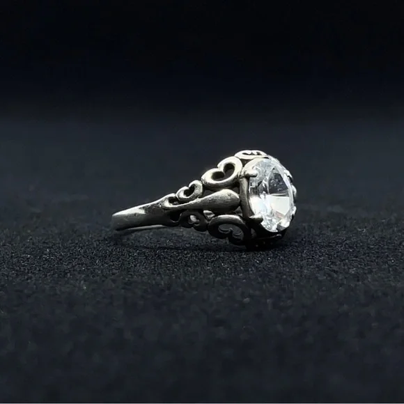 ENGAGEMENT RING - Picture 2 of 4